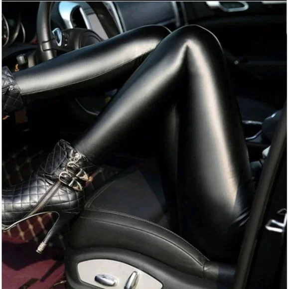 ANGELIKA Black Leggings - Picture 3 of 9